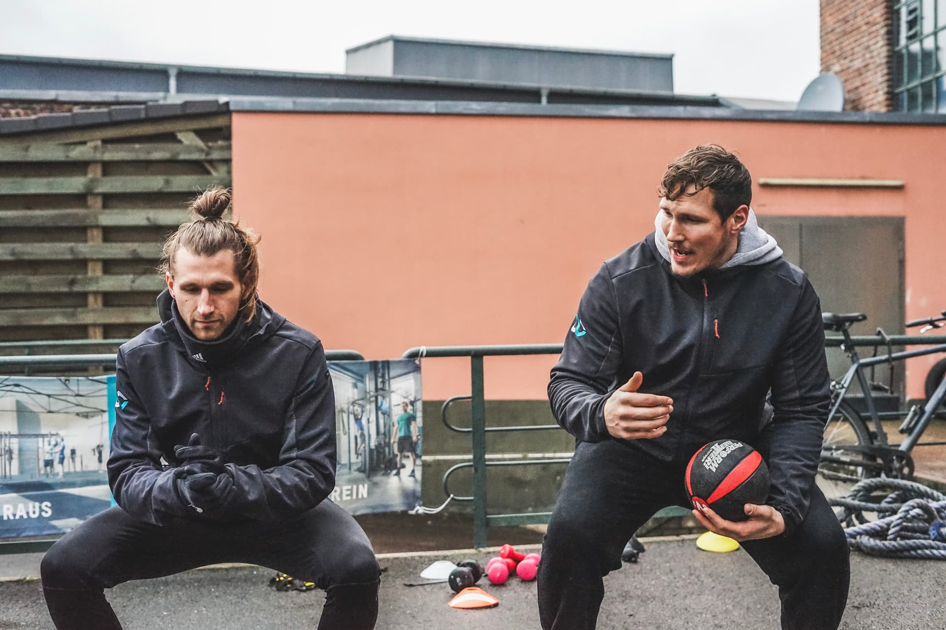 Personal Trainer Berend Grube aus Hamburg erklärt eine Übung