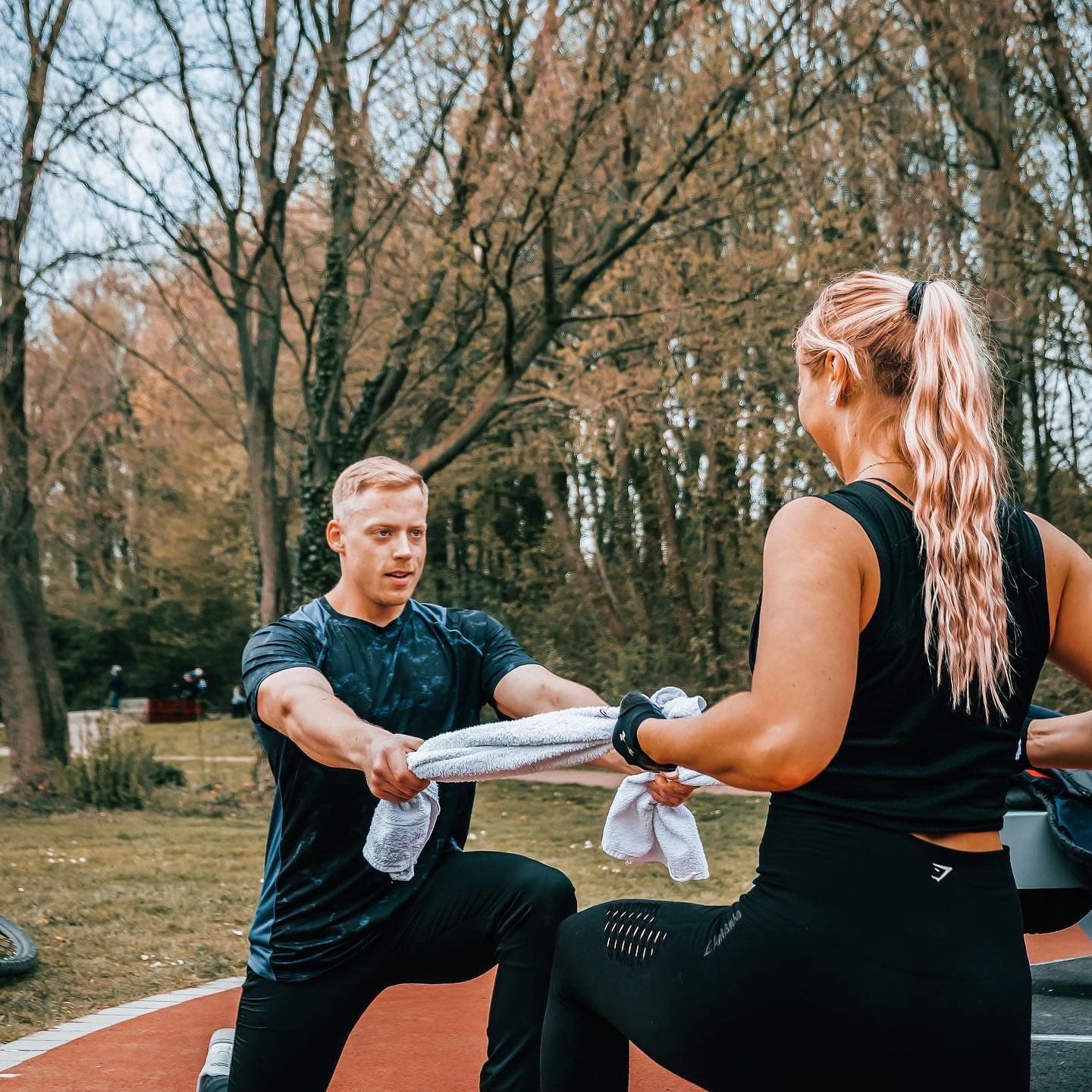 Fitness Trainer Yannik draußen