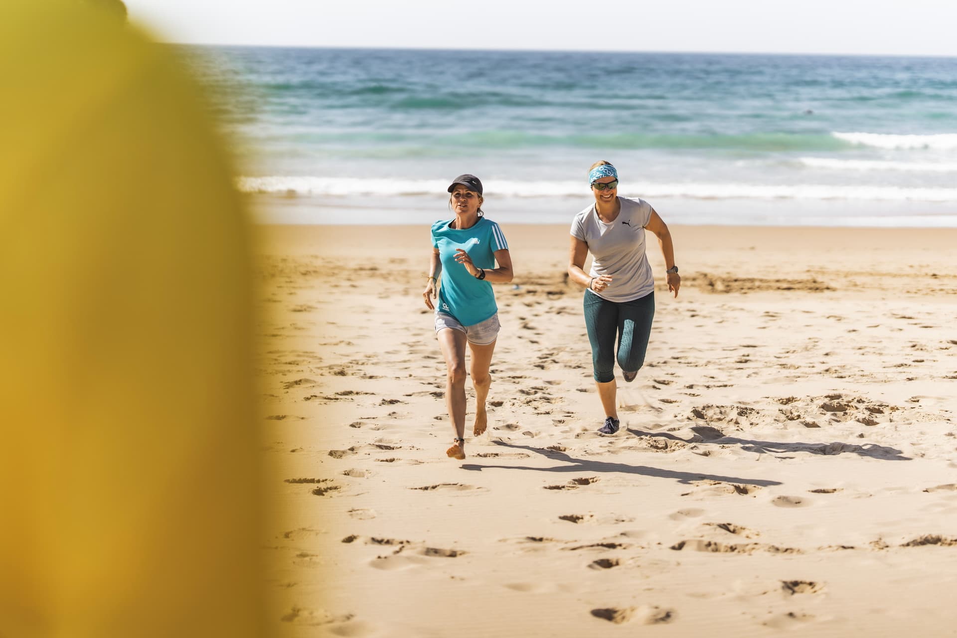 Jogging beim Fitness Retreat am Strand