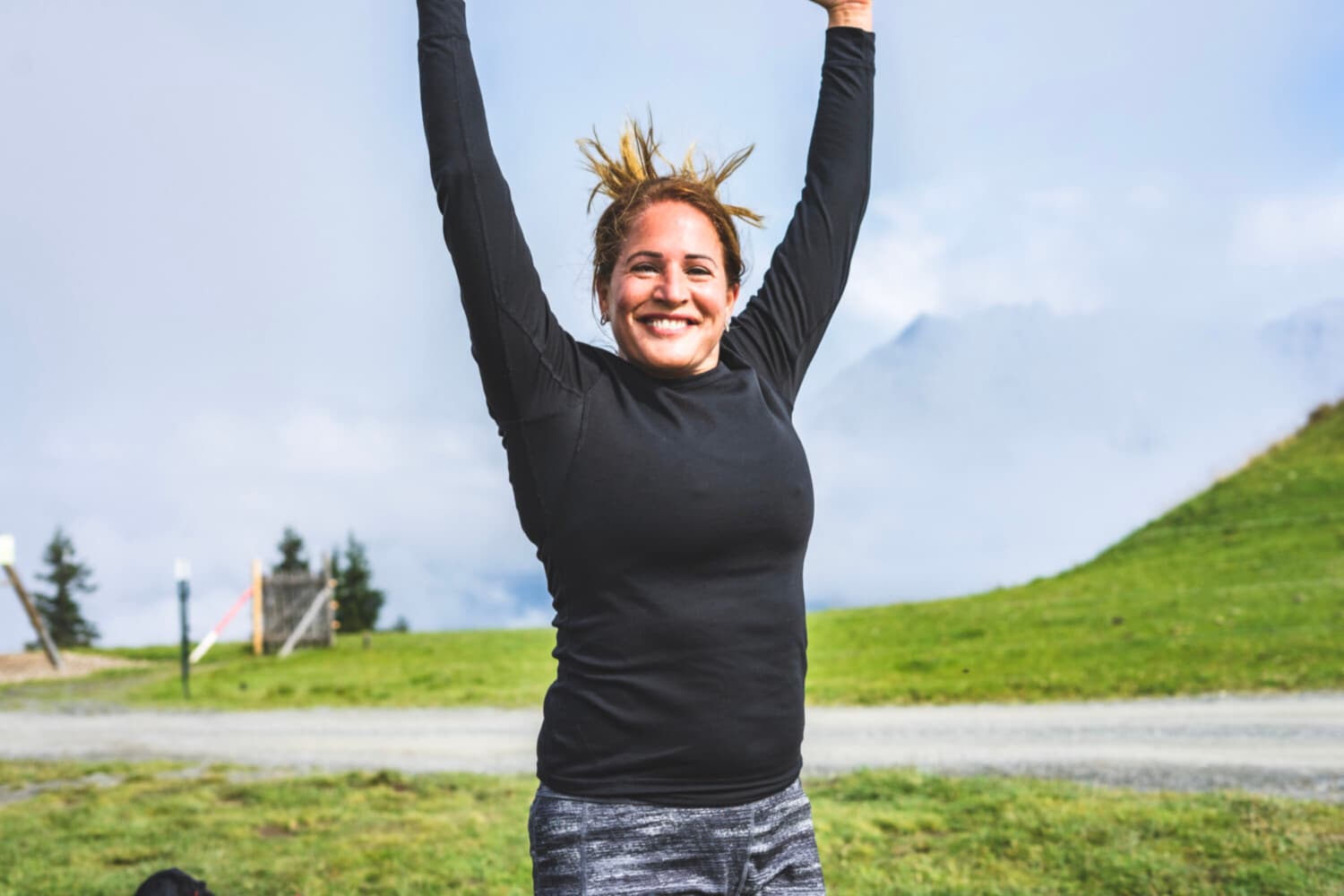 Teilnehmerin beim Sporturlaub in Österreich beim Springen