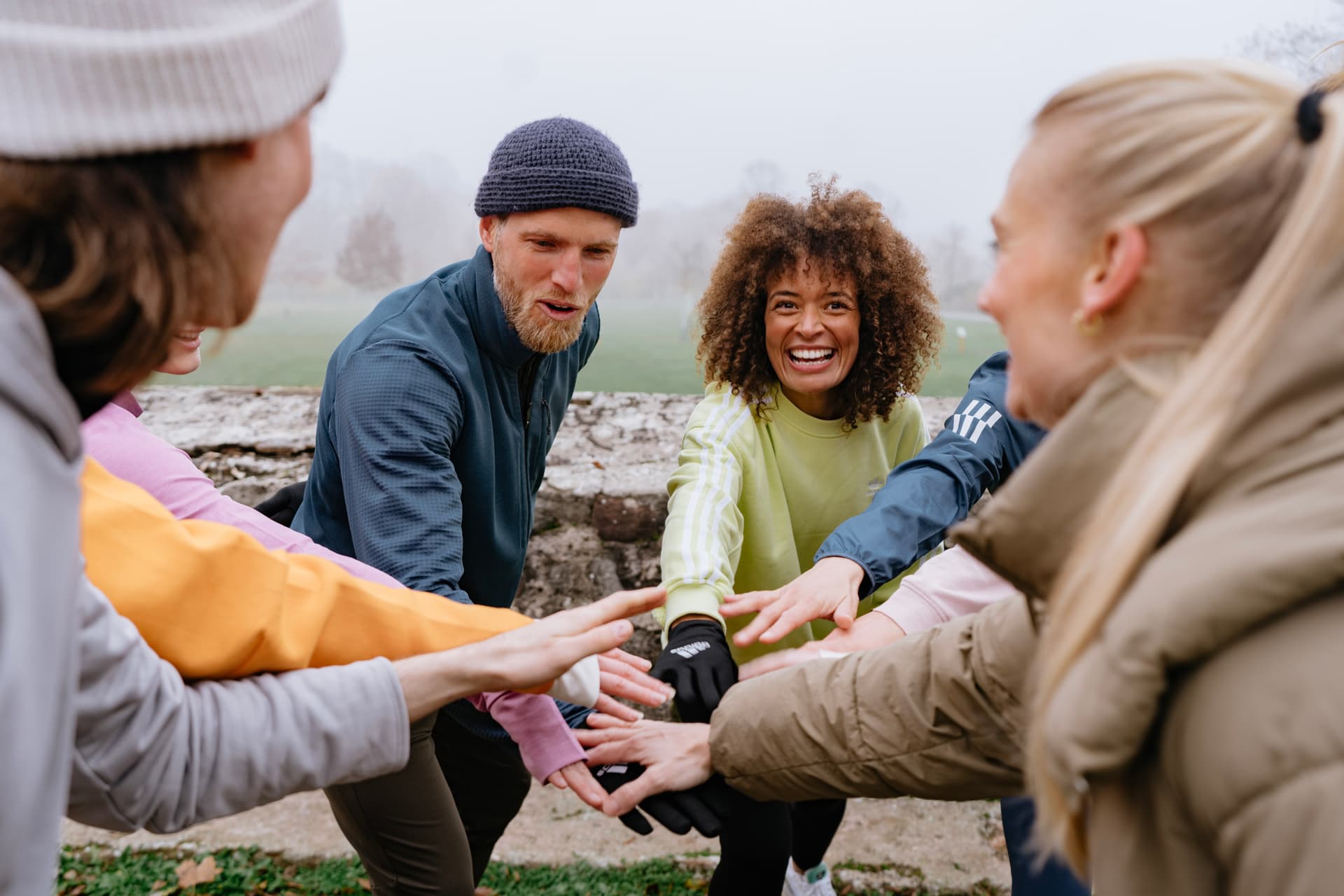 Strahlende Teilnehmende beim Outdoor Fitness Bootcamp in Dortmund