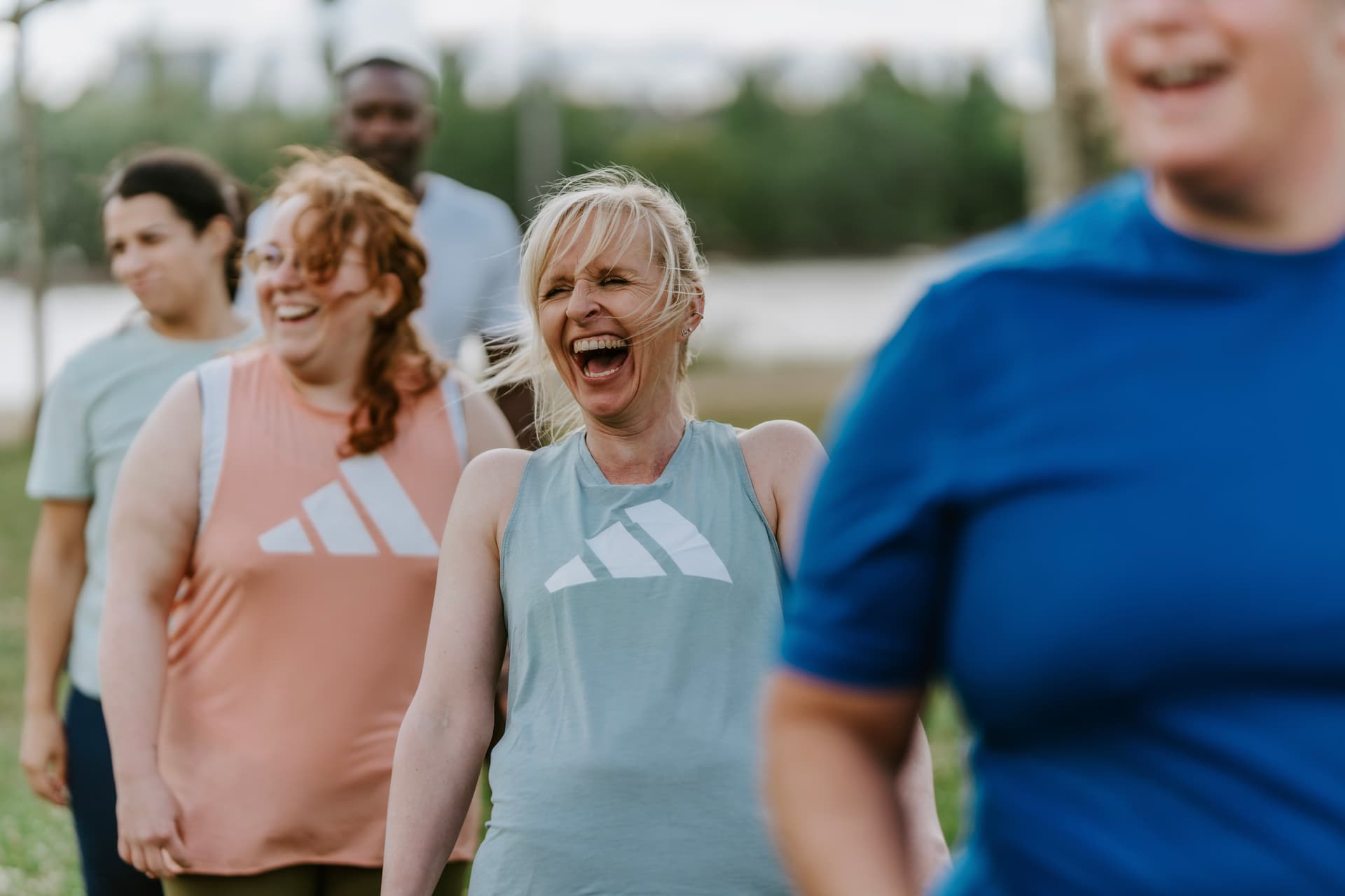 Eine Teilnehmerin hat Spaß im Weekender Training