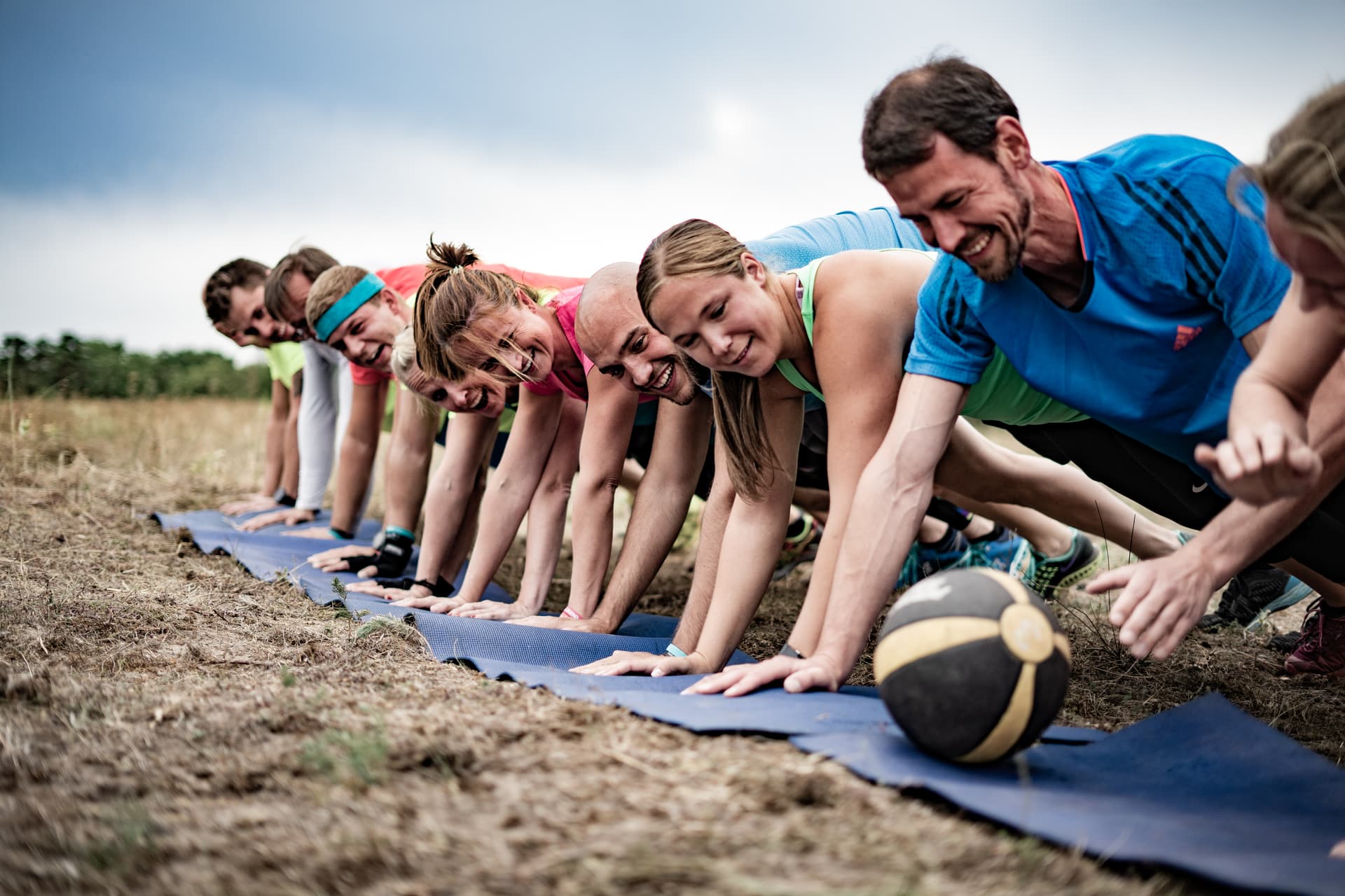 Outdoor Fitness Sport im Park in ganz Deutschland