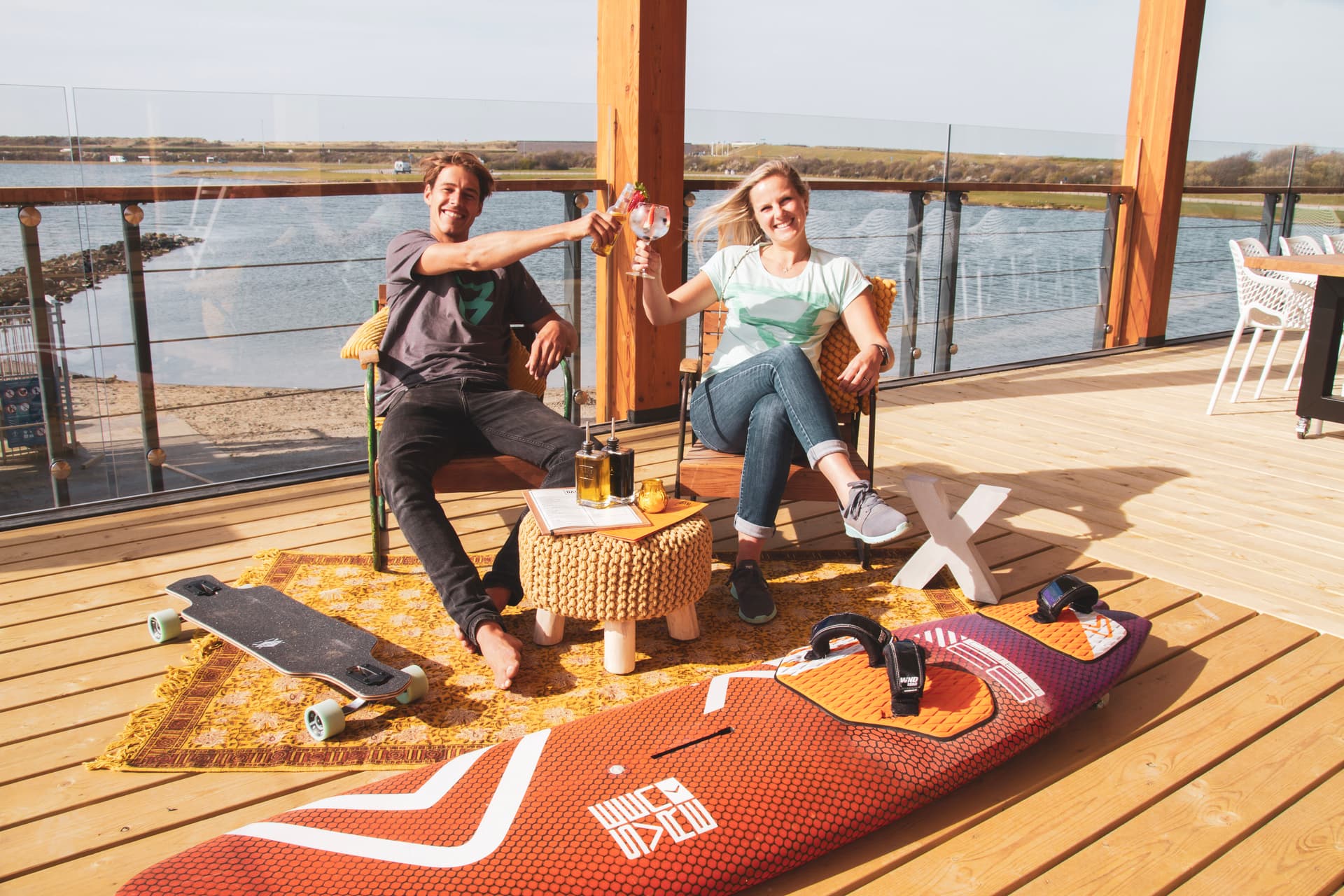 Die Teilnehmer relaxen nach einer anstrengenden Sporteinheit