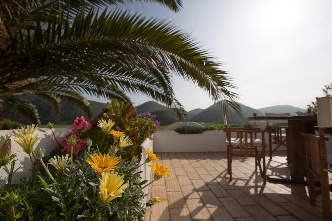 Gemütliche Terrasse in der Casa Fajara im Fitness Retreat in Portugal