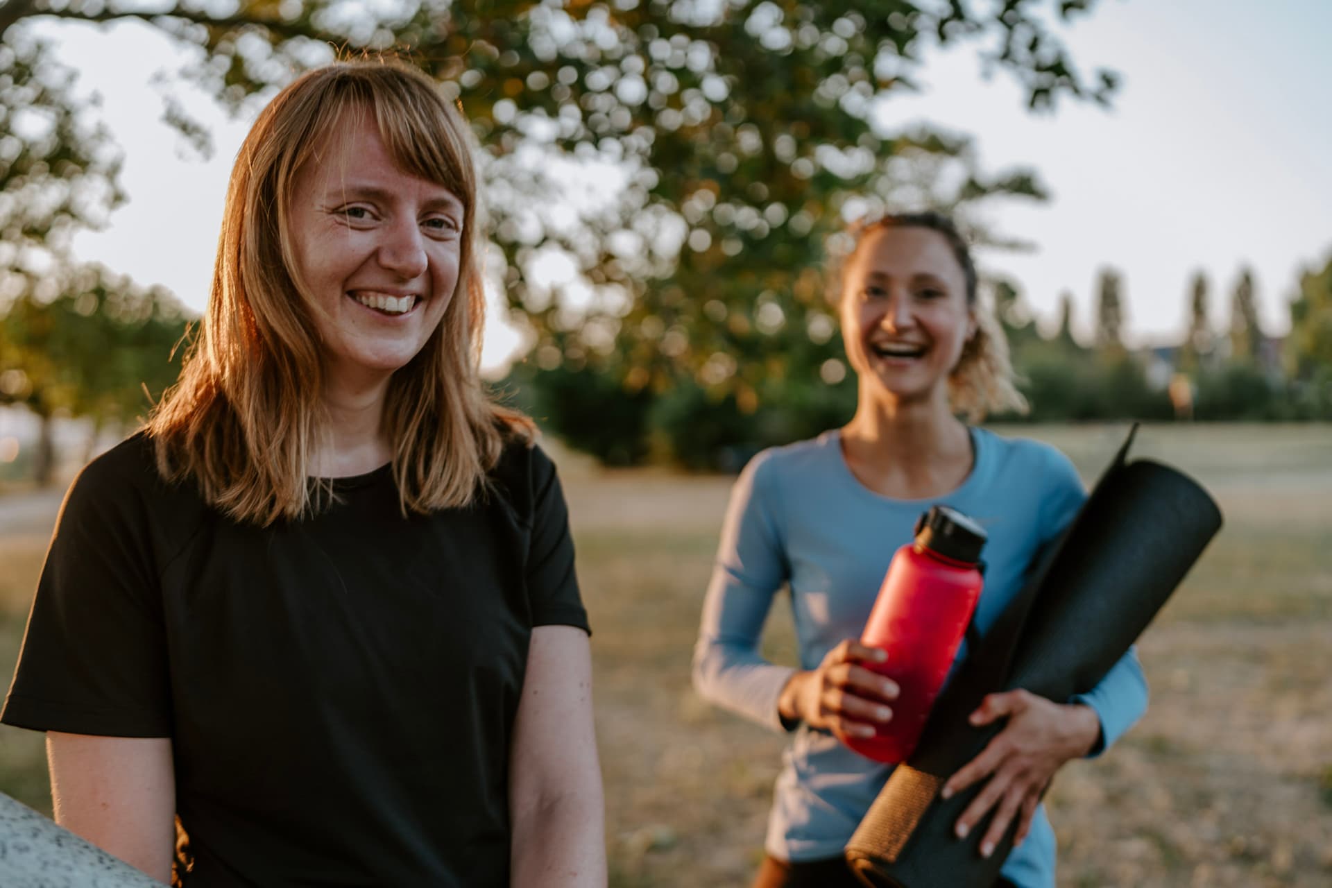 Teilnehmer haben Spaß beim Outdoor Training