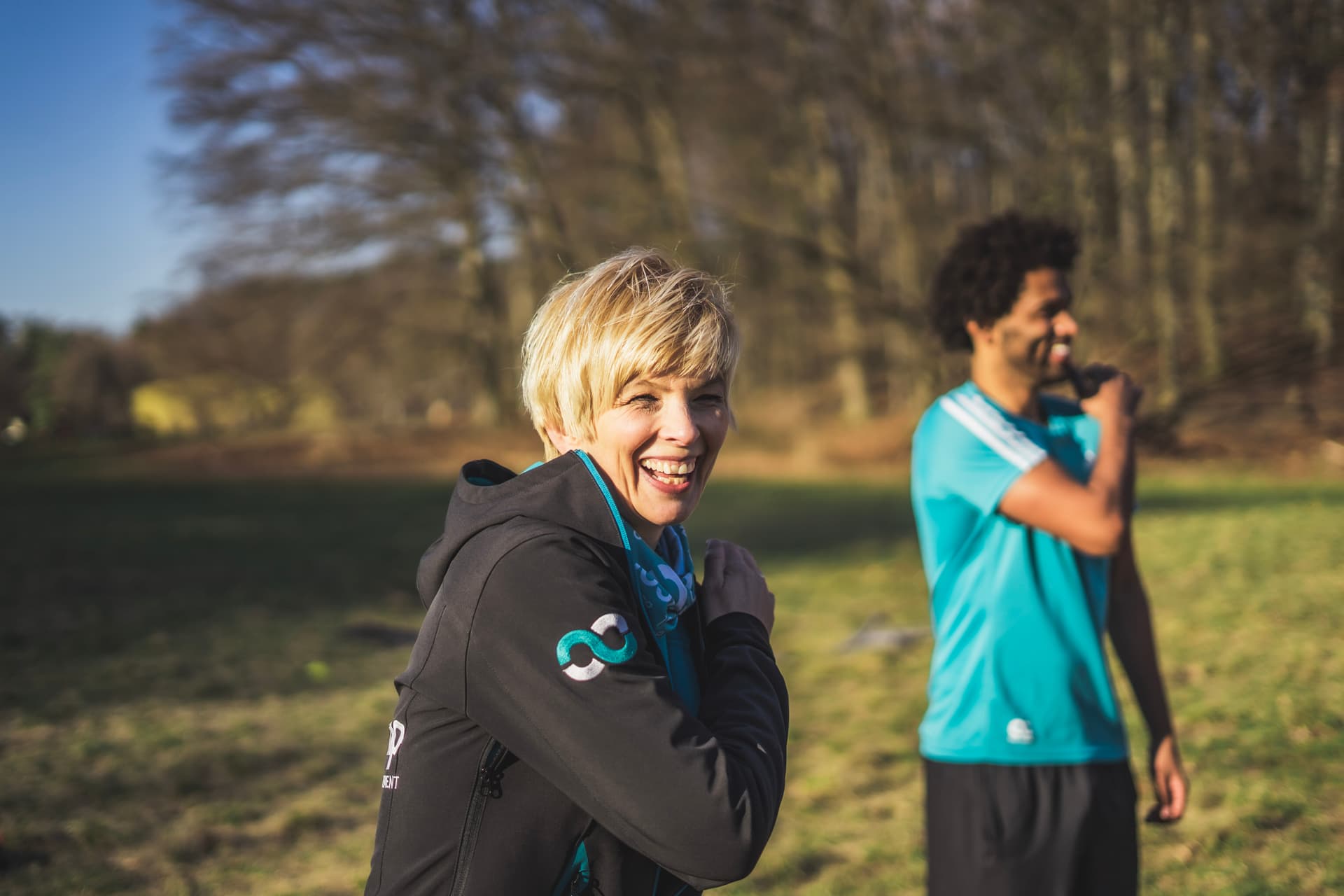 Booties haben viel Spaß am Outdoor Training